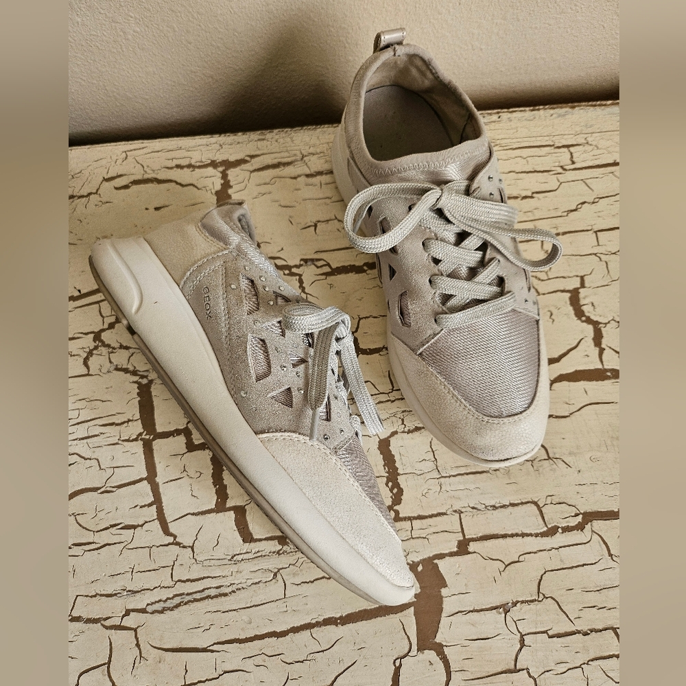 3/$15 Geox 7 Sneakers Good Condition